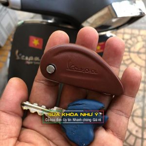 làm chìa khóa Vespa Liberty Fly Piaggio
