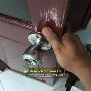 Sửa khóa cửa tay nắm tròn